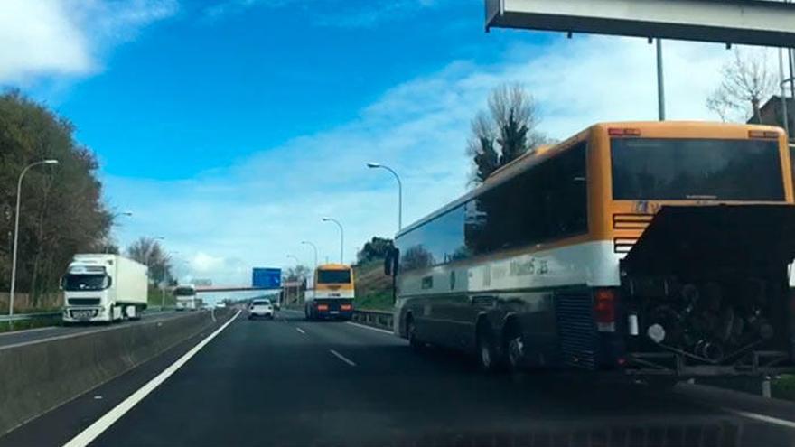 El autobús Vigo-Pontevedra deja tiradas a decenas de personas una hora en la AP-9