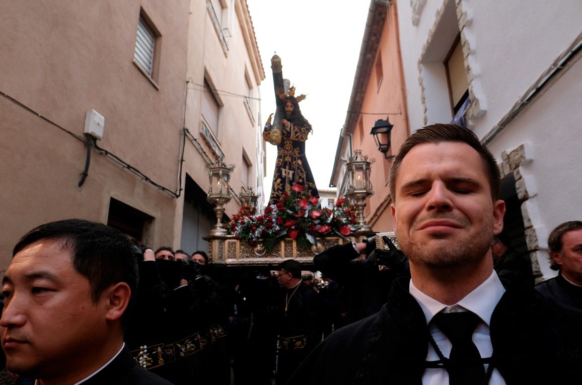 Masivo Via crucis de madrugada en Sagunt