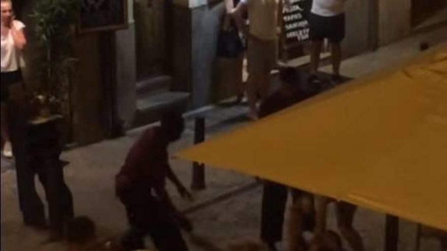 Violenta pelea entre turistas  en la plaza d&#039;en Coll, en Palma