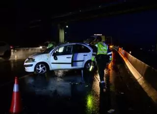 Herida una conductora al volcar su coche en el acceso a la AP-9 bajo el puente de Rande