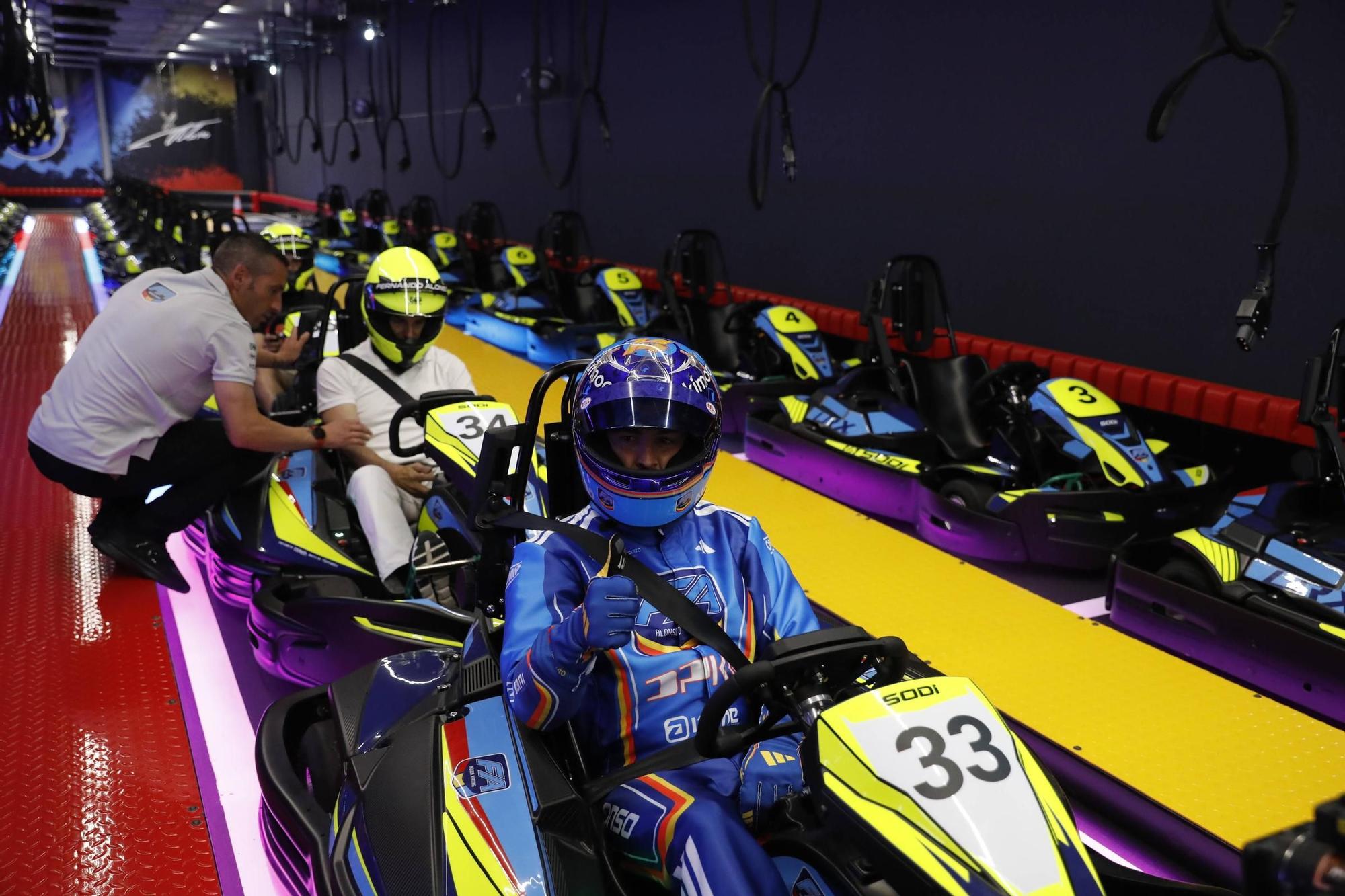 El piloto de Fórmula 1 Fernando Alonso presenta su nuevo circuito indoor de karting en La Morgal (Llanera)