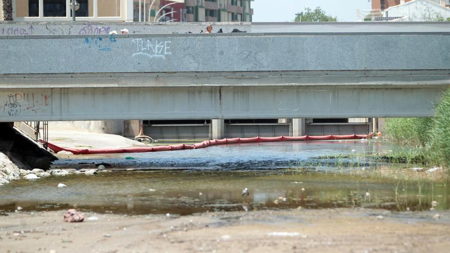 La acequía de Vera con el agua sucia