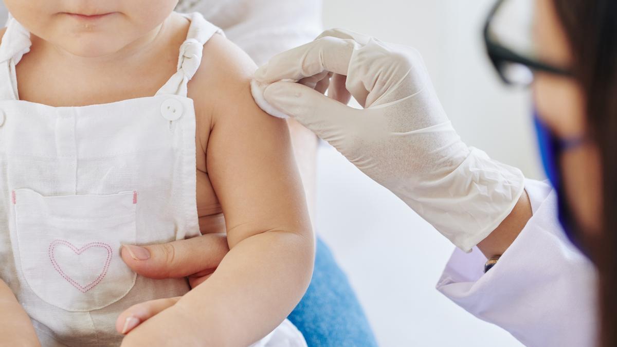 CALENDARIO VACUNAS INFANTIL ASTURIAS | El nuevo calendario de vacunación  infantil en Asturias incorpora la vacuna de la gripe a partir de los seis  meses
