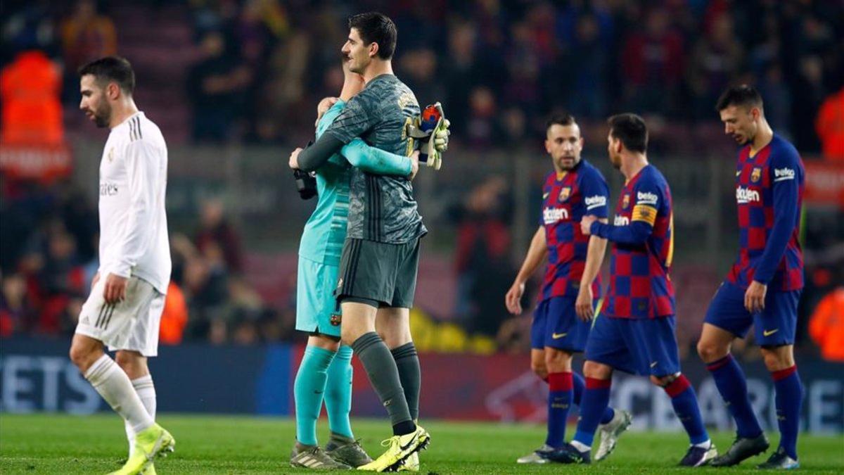 Ter Stegen y Courtois se saludaron al acabar el partido