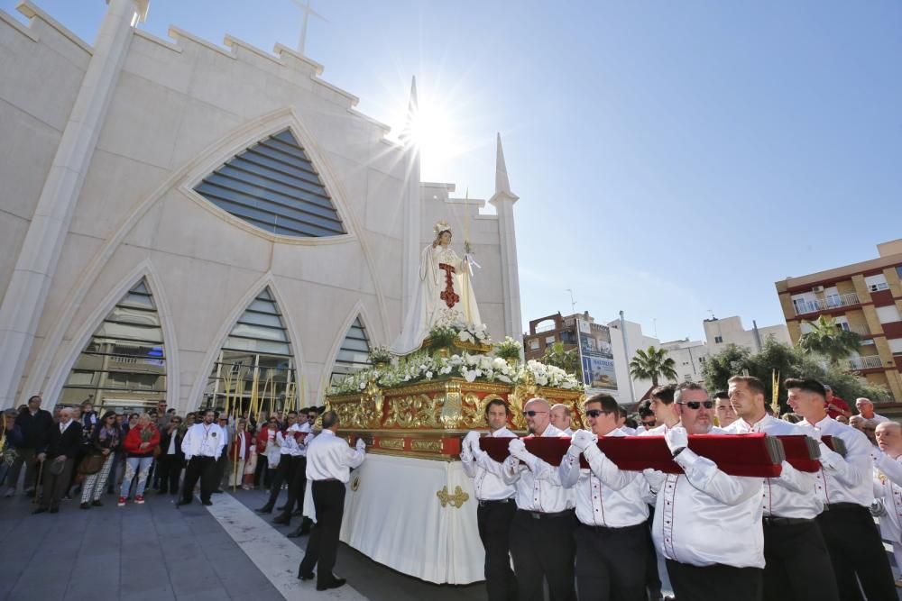 La procesión recorrió el itinerario entre la iglesia del Sagrado Corazón y la Inmaculada en Torrevieja