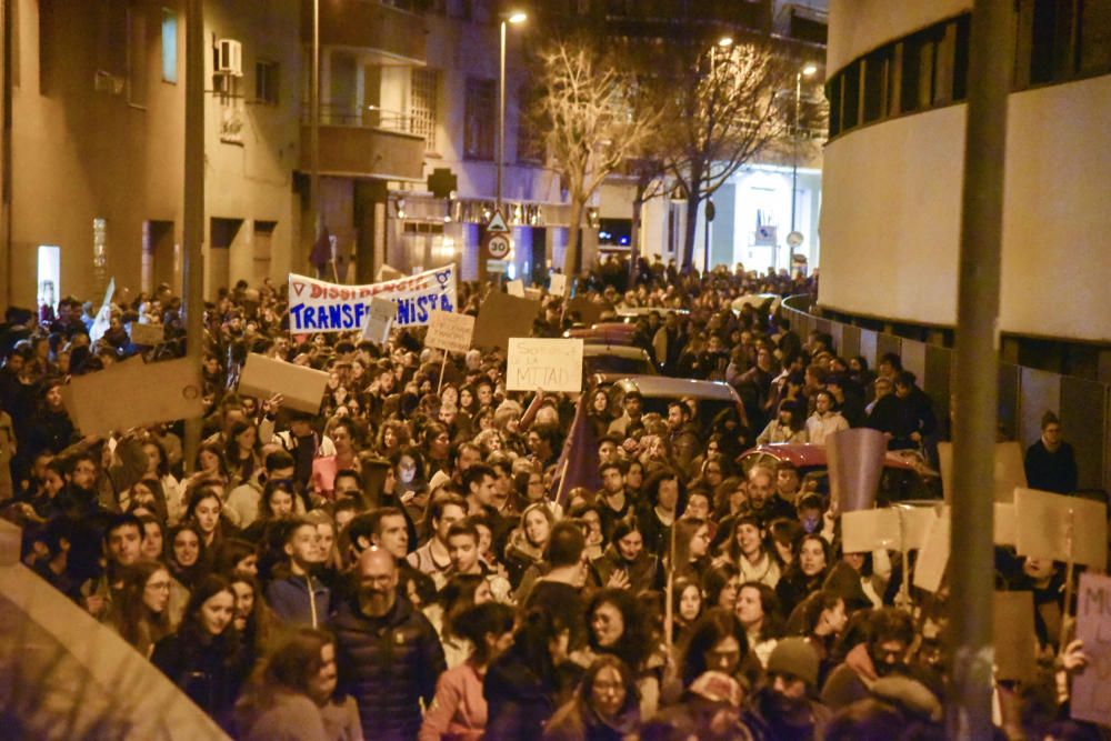 GALERIA | Manifestació feminista pel 8M a Manresa