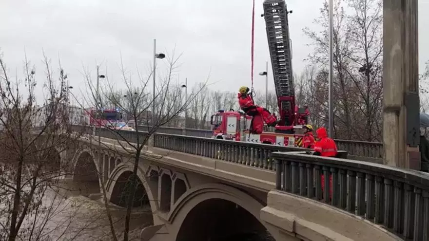 Girona alertan de la crecida del Onyar a comercios y vecinos cercanos al rio