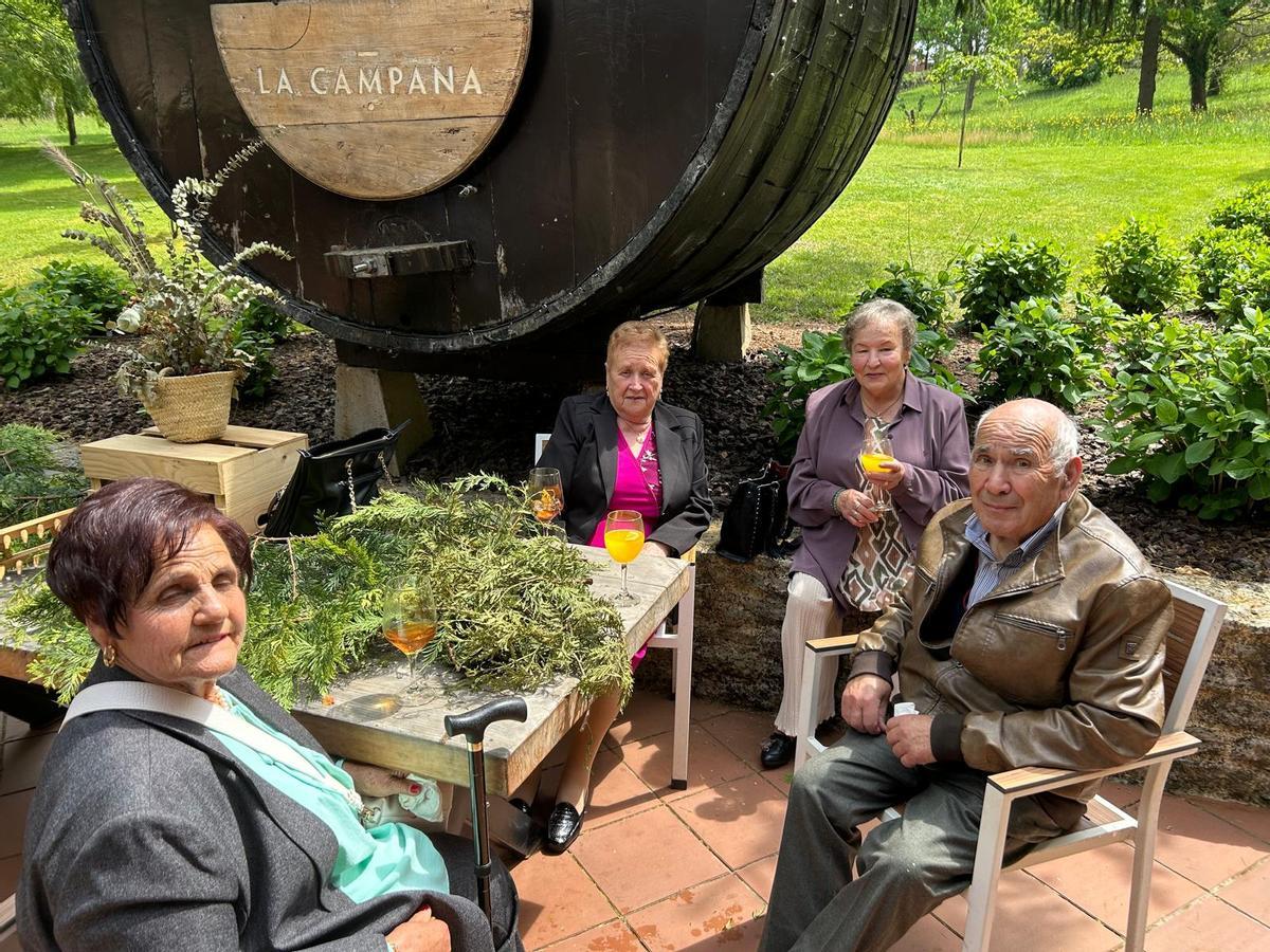 En imágenes: comida anual y reconocimiento de socios del Hogar del Jubilado de El Berrón.