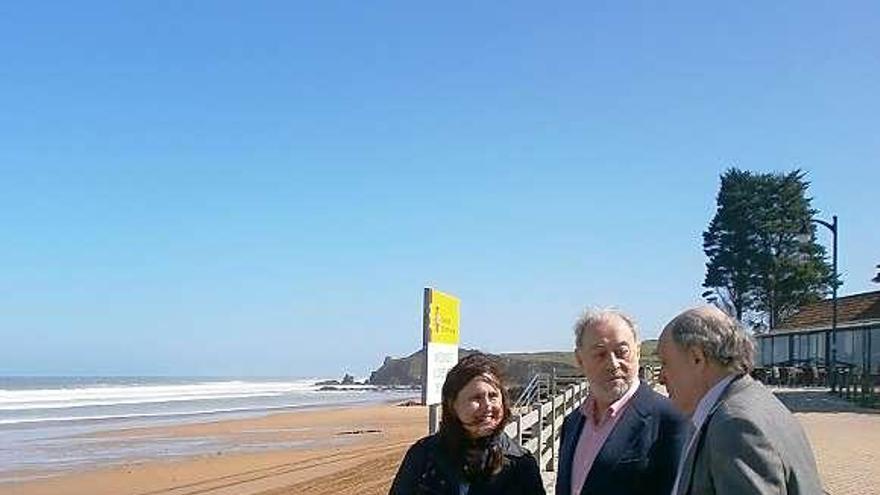 Salomé Samartino, Gabino de Lorenzo y Ramón Galán, ayer, en La Espasa.