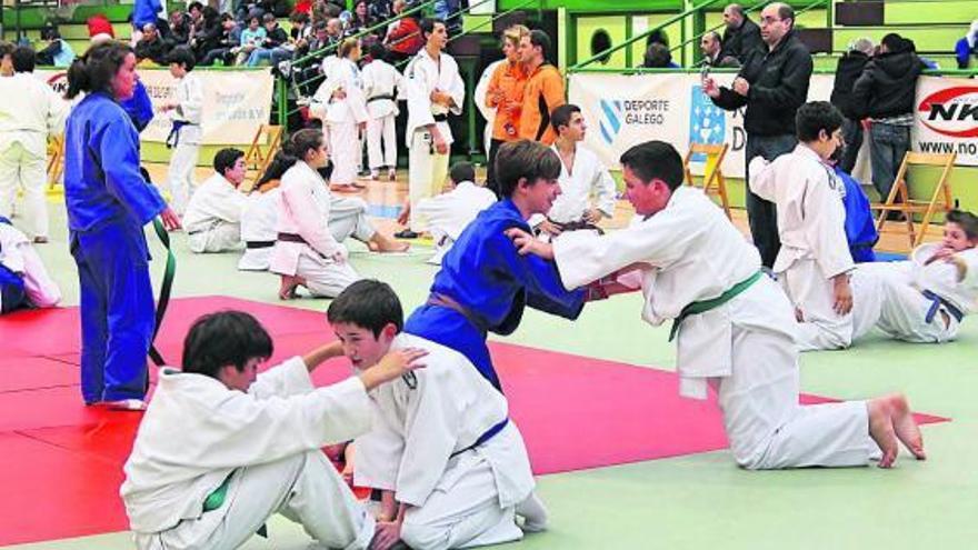 Un momento de las pruebas disputadas en el pabellón de A Raña.  // S.A.