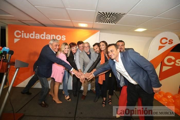 Ambiente de la noche electoral en la sede de Cs