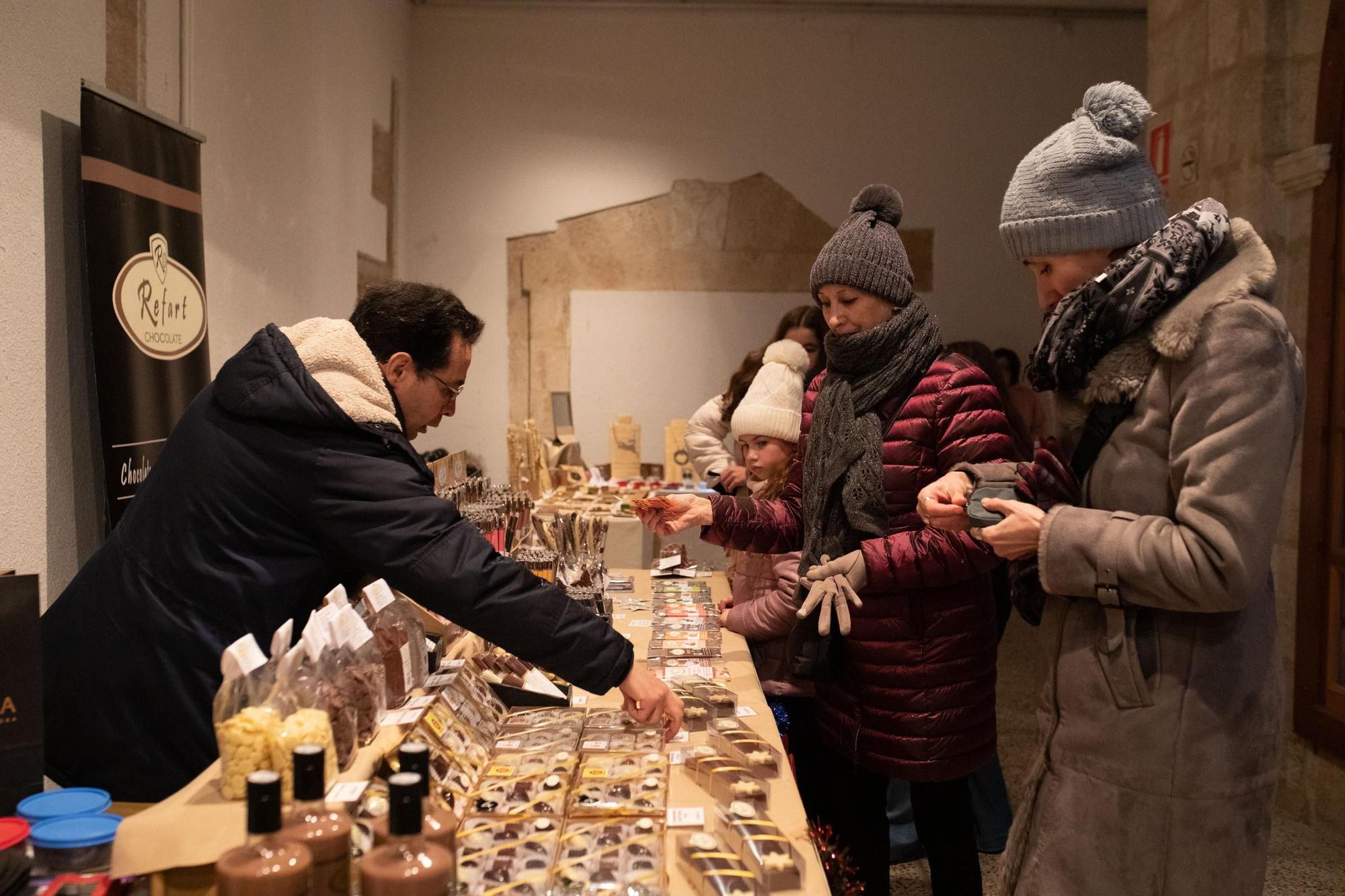 Mercado solidario de la Cofradía Virgen de la Concha en el Colegio Universitario de Zamora