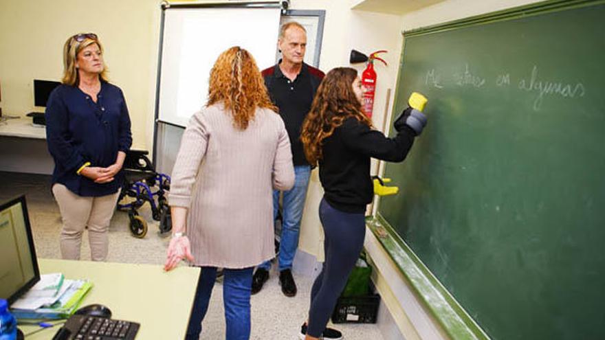 Alumnos de Secundaria experimentan la realidad cotidiana de las personas con discapacidad y diversidad funcional