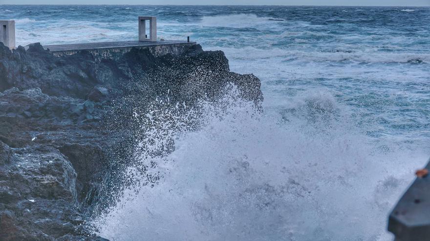 La borrasca Emilia deja nieve en el Teide