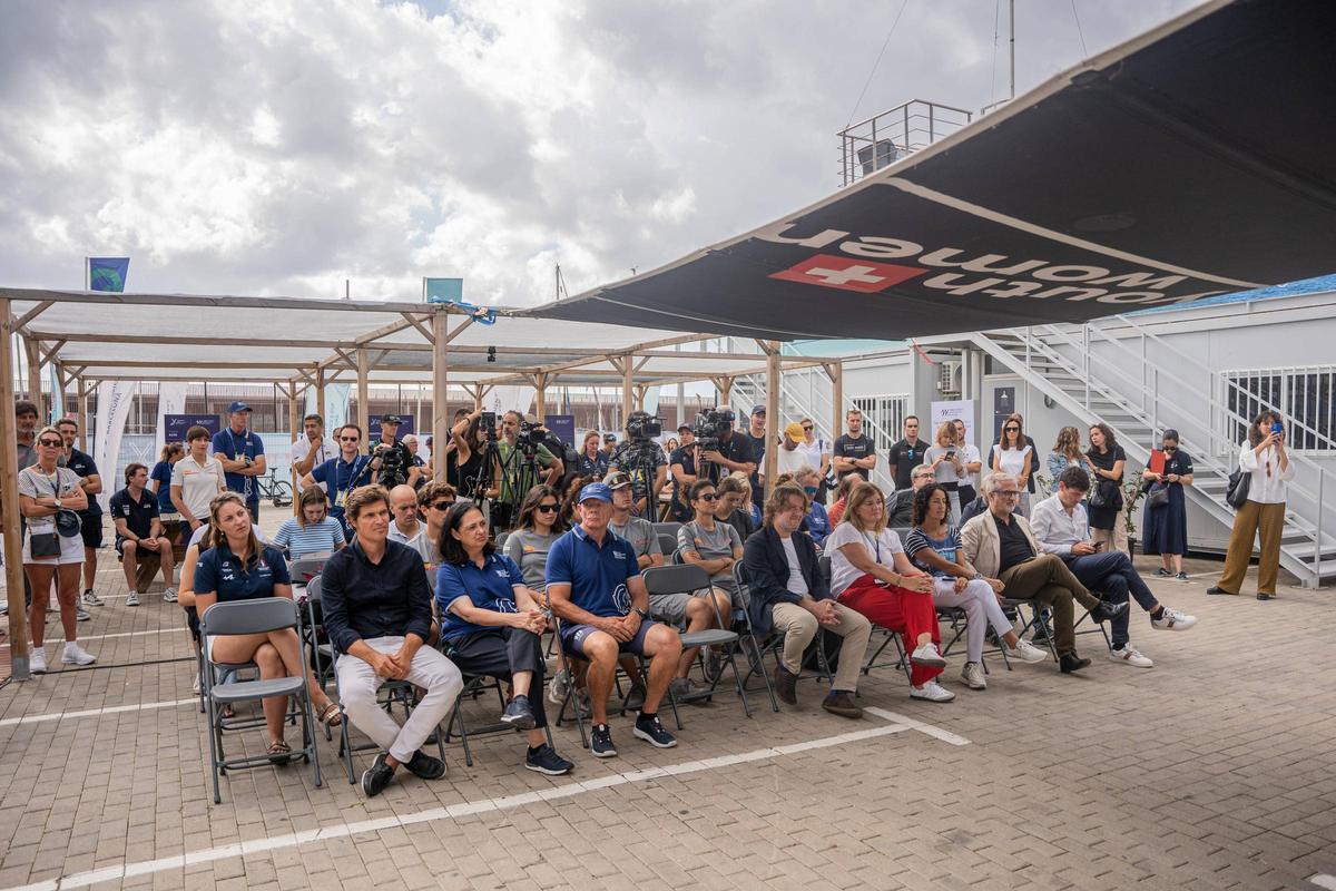 Jaume Collboni visita los equipos Youth y femenino de la Copa América