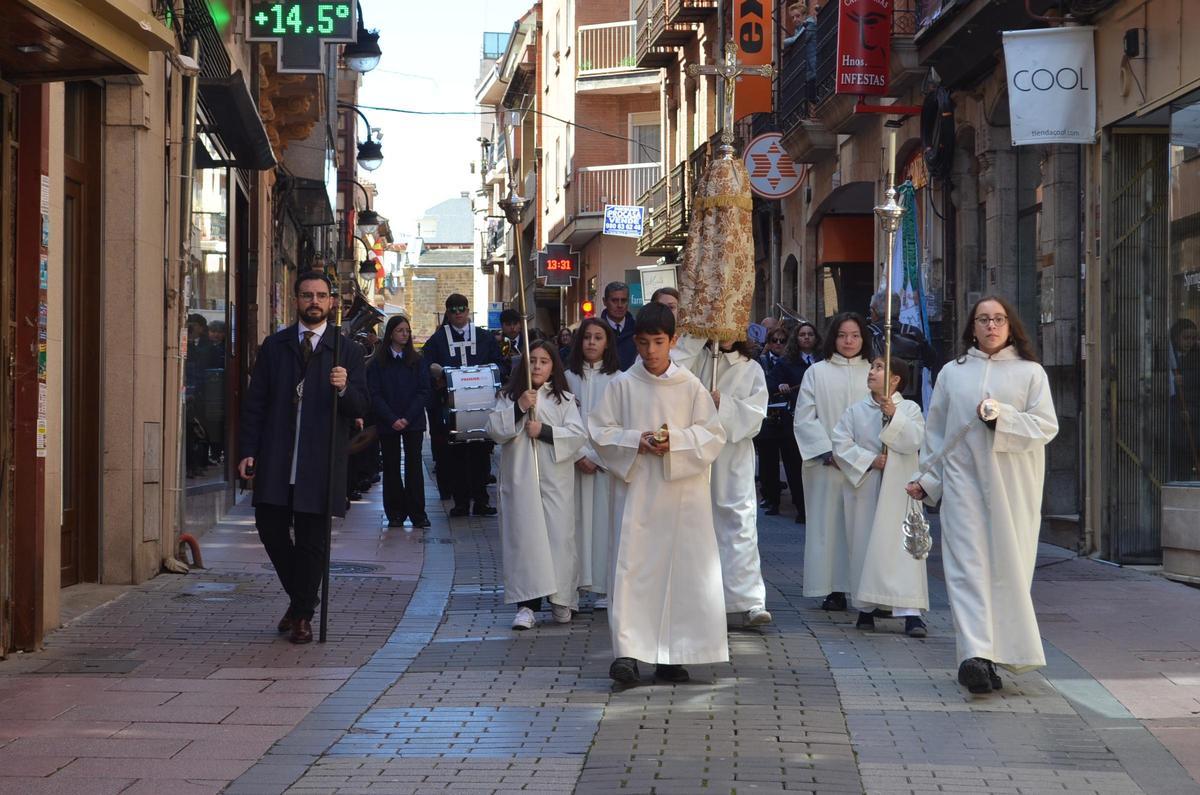 Tramo de  La Rúa que podría acoger las procesiones si fuera posible pasar por Ronda del Progreso.