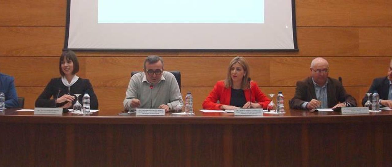Roselló, Morant, Femenía, Briones, Carrascosa y Juan, en la firma del nuevo Pacto por el Empleo. Roselló, Morant, Femenía, Briones, Carrascosa y Juan, en la firma del nuevo Pacto por el Empleo.