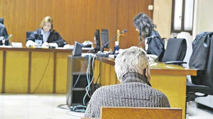 El condenado por agresión sexual, ayer en el juicio en la Audiencia de Palma.