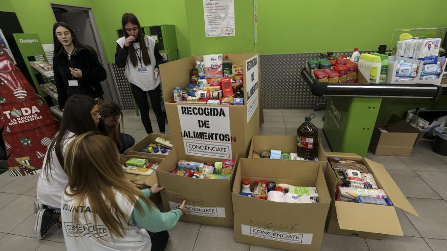 Recogida solidaria de alimentos en supermercados y centros comerciales de Elche