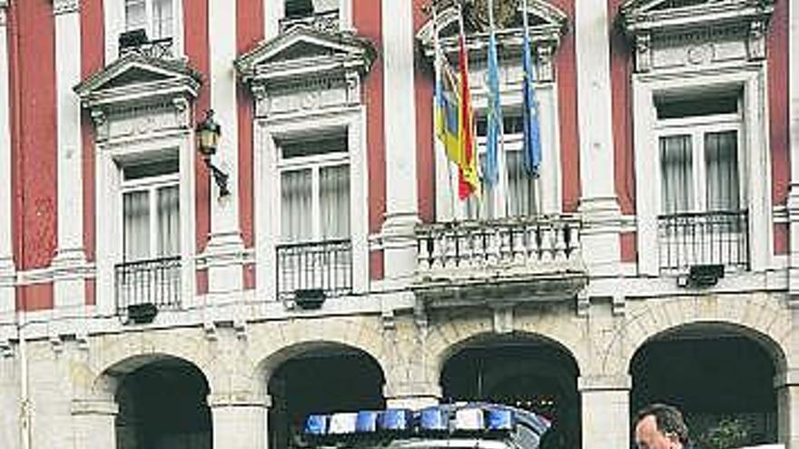 La Policía de Mieres estrena vehículo