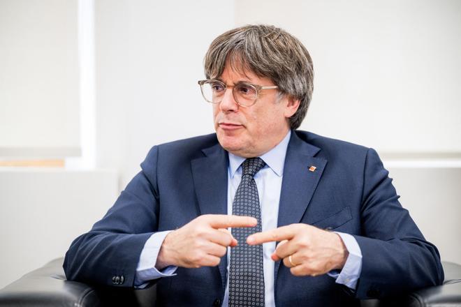 Puigdemont llama a una "movilización permanente" en defensa del catalán por Sant Jordi