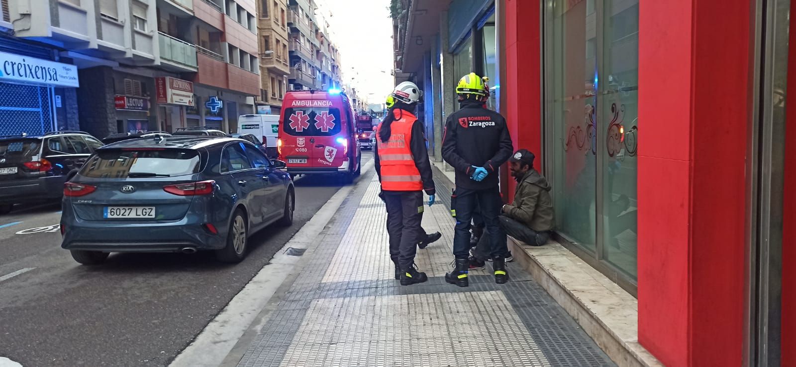Susto en la calle Carmen por el incendio de un local en desuso