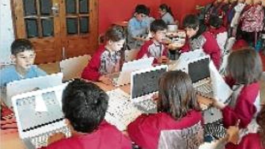 Alumnes  de Vedruna de Berga aprenent amb el Chromebooks