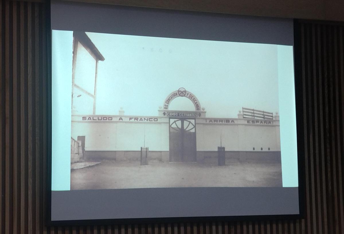 Fotografía del campo de fútbol de Pego durante los años del franquismo