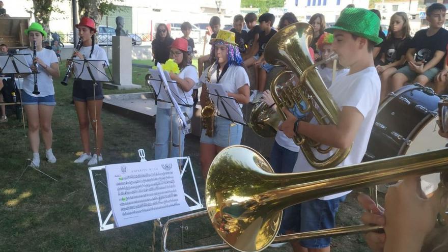 Las promesas de la música celebran una animada Festa Popular en Meaño