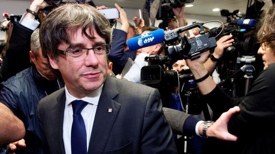 Puigdemont y la crisis catalana marcan el barómetro del CIS.