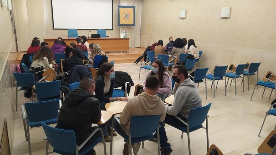Alumnas de Zalima dan talleres a usuarios de Down Córdoba