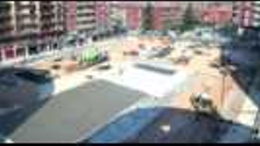 Los trabajos en la superficie de la plaza de la Gesta, que realiza la empresa Ogensa, al igual que el aparcamiento subterráneo bajo la superficie.