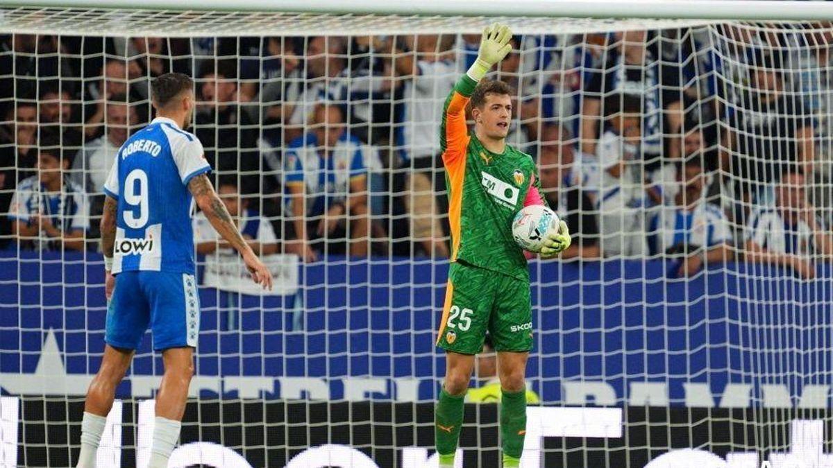 Julen Agirrezabala tras una de sus paradas