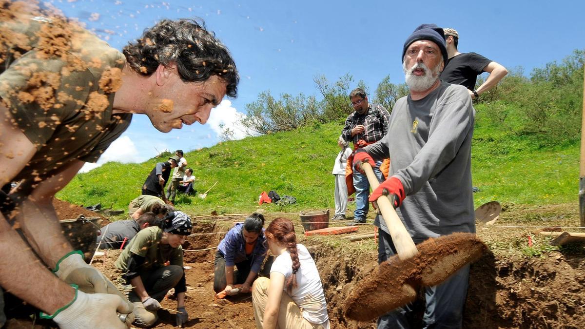 Las excavaciones, con Antxoka Martínez y Paco Etxeberría