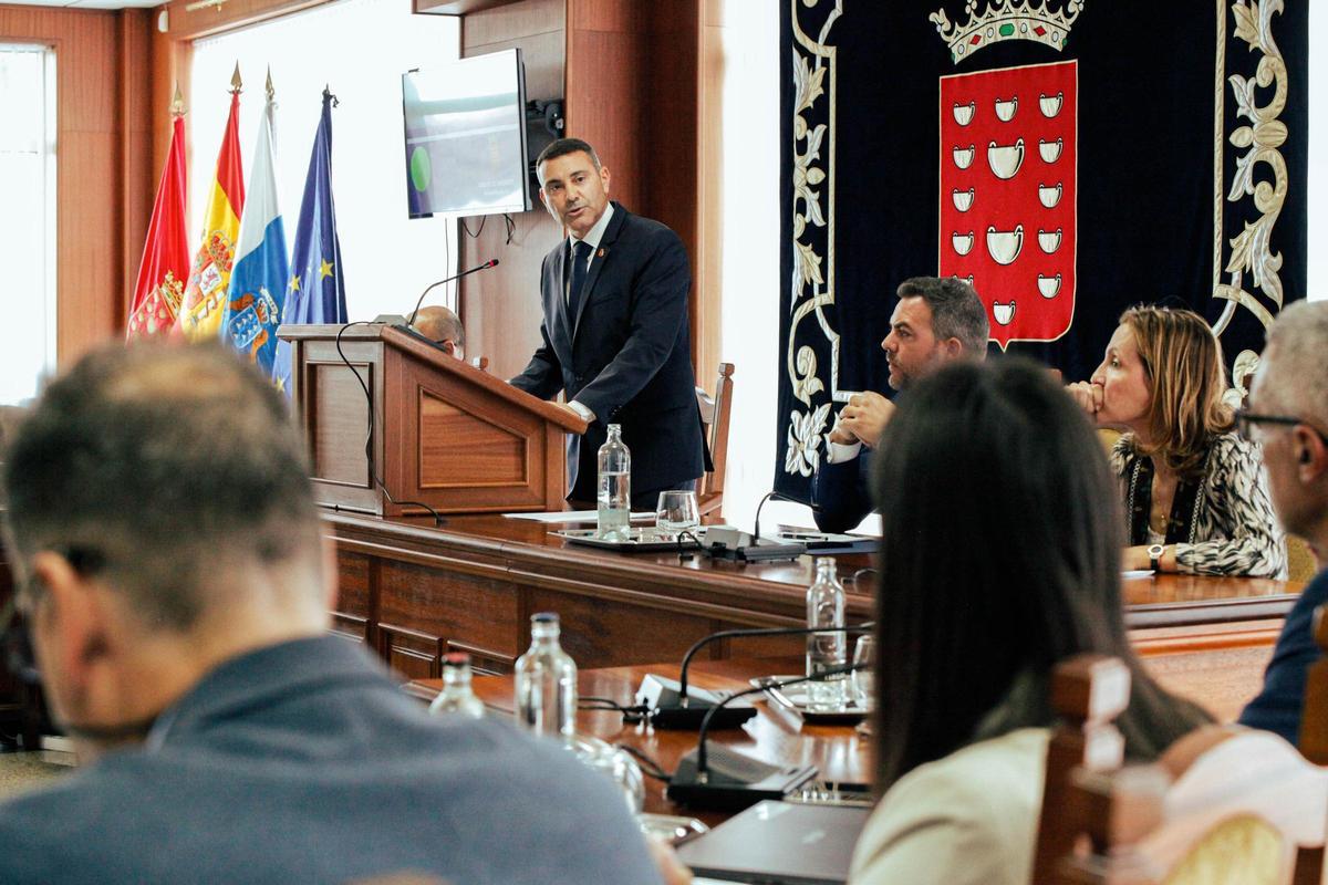 Oswaldo Betancort durante su intervención en la primera sesión del Debate sobre el estado de Lanzarote.