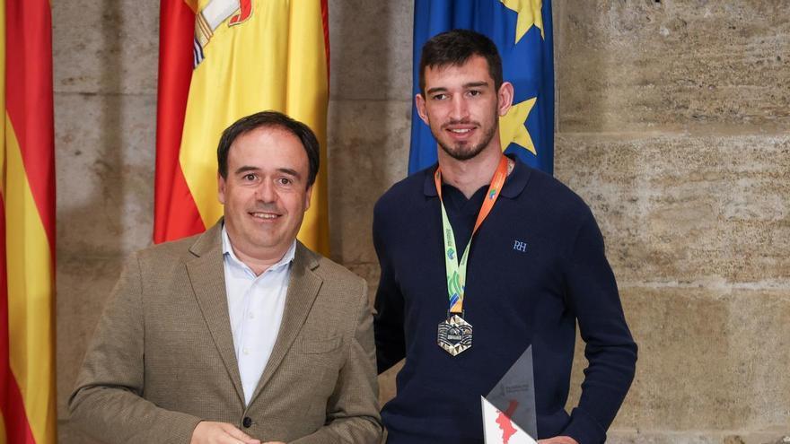 La Generalitat Valenciana felicita al atleta de Bellreguard, subcampeón del mundo, Quique Llopis