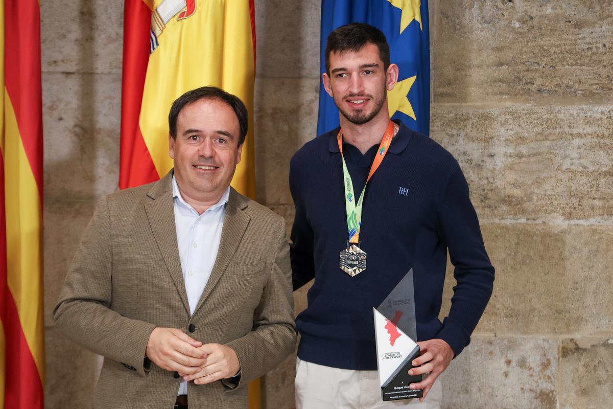 El President y Quique Llopis, en el acto de este martes en el Palau de la Generalitat