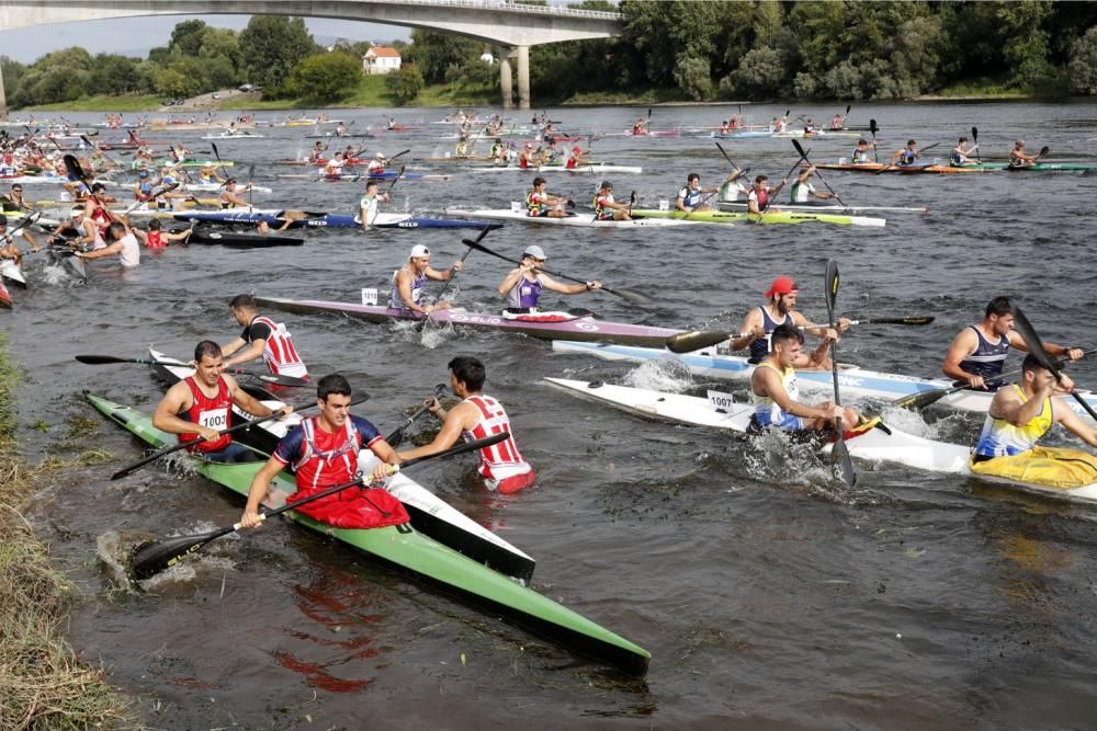 Lucha titánica para mansar el río Miño. // José Lores