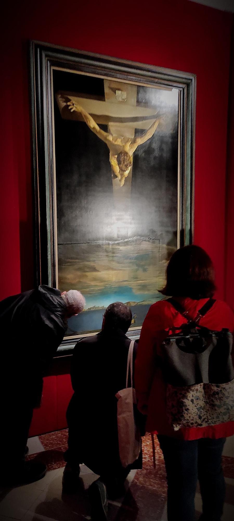 El Crist de Dalí arriba a Figures