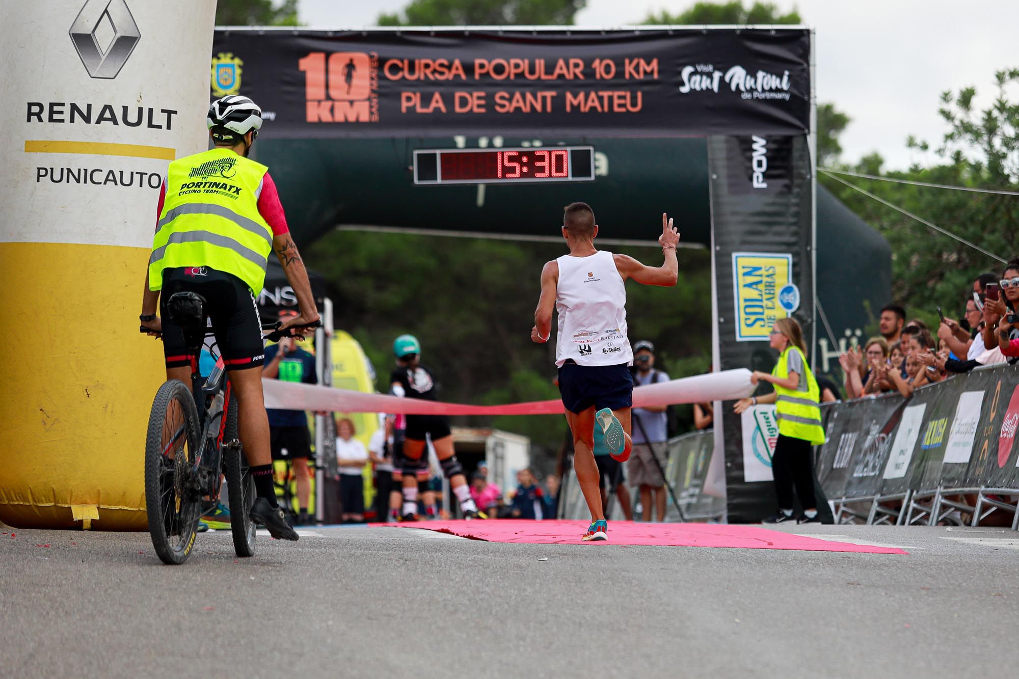 Búscate en la galería de imágenes de la Cursa 10K Pla de Sant Mateu