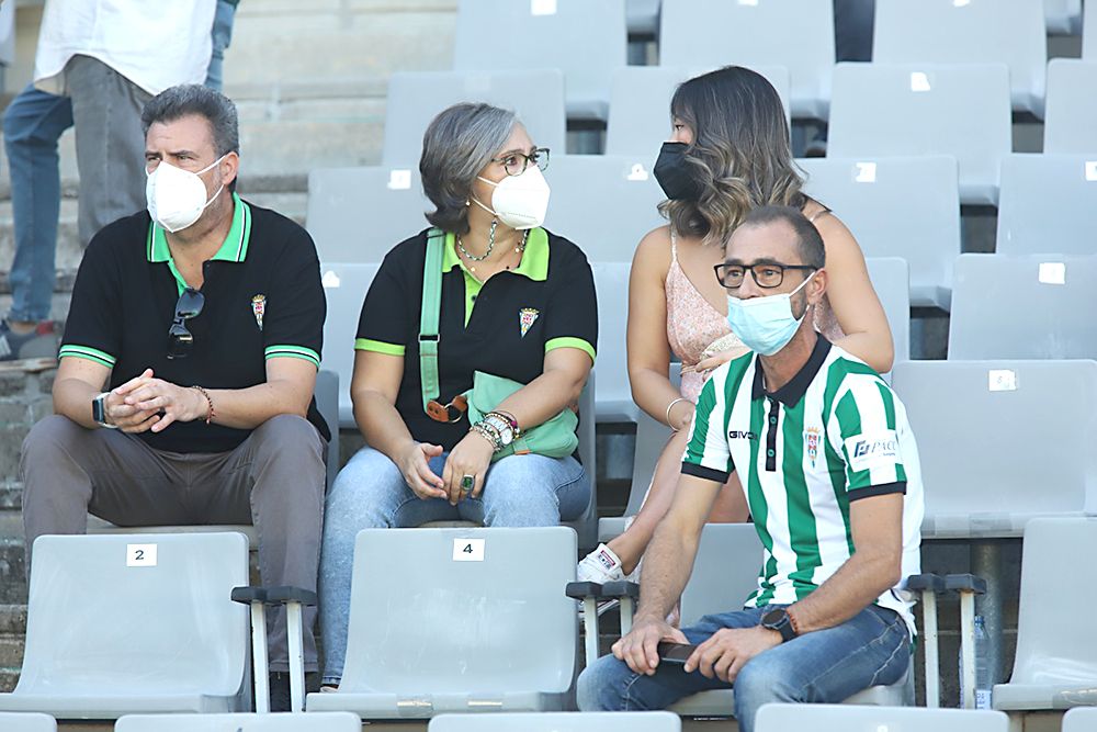 Aficionados asistentes al encuentro Córdoba CF-Don Benito