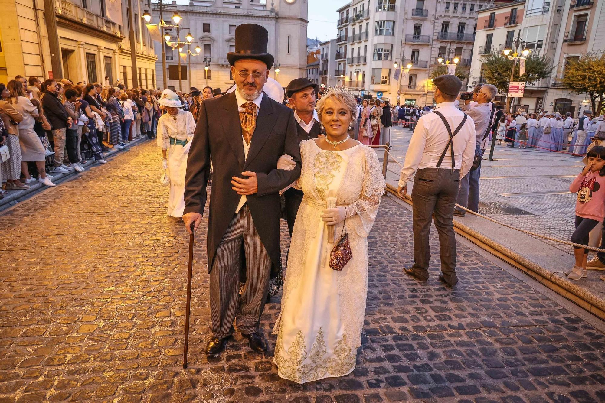 Inicio de la Feria Modernista de Alcoy 2025