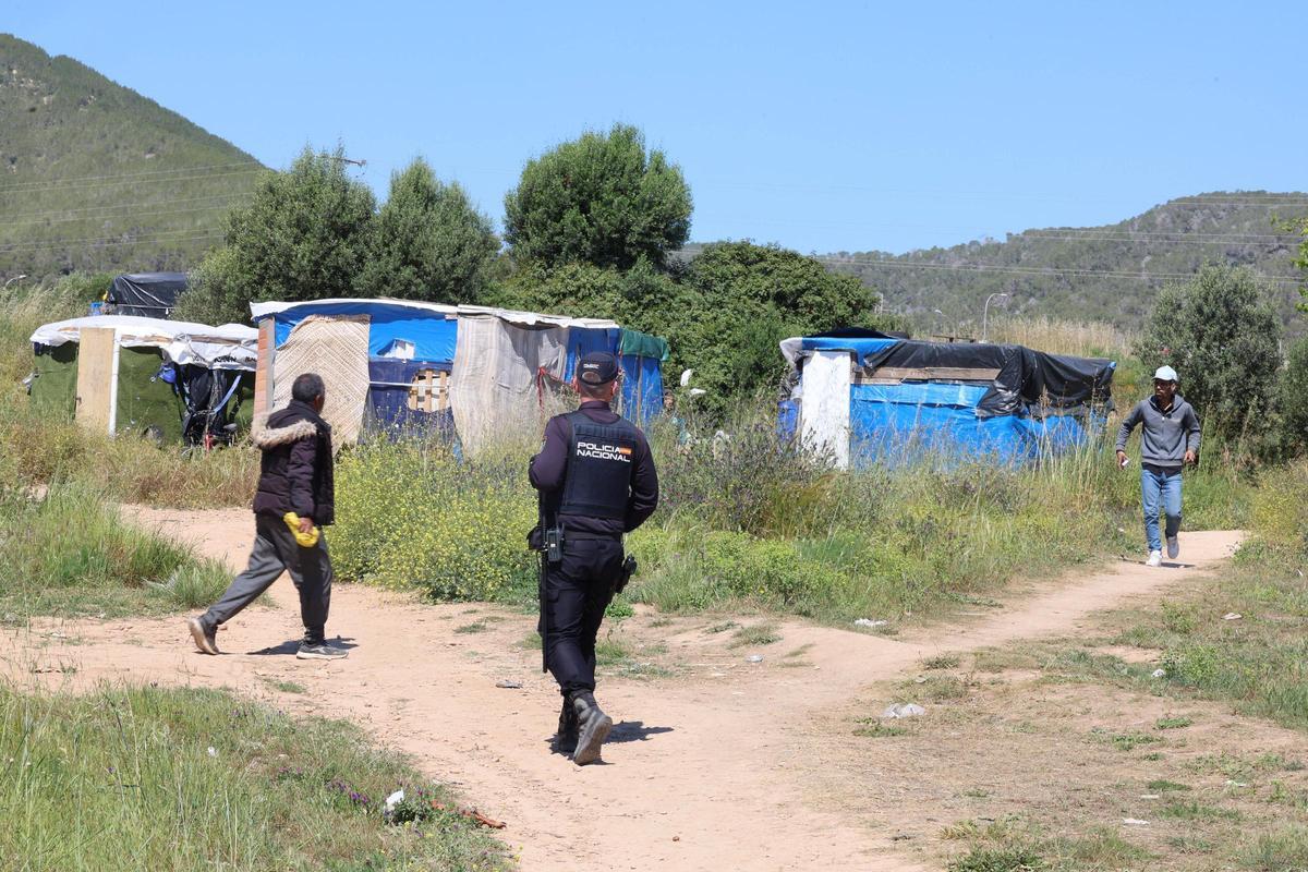 Todas las imágenes del asentamiento chabolista de sa Joveria, el más grande de Ibiza Todas las imágenes del asentamiento chabolista de sa Joveria, el más grande de Ibiza