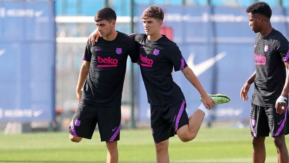 Pedri y Gavi durante un entrenamiento con el Barça