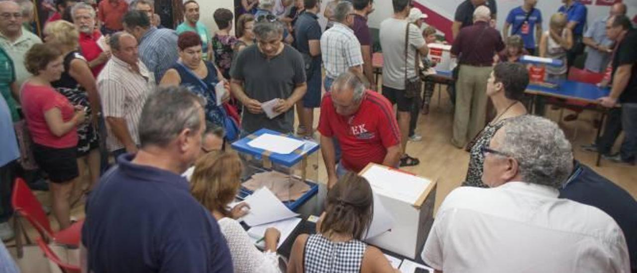 El censo del PSOE queda reducido a 655 militantes