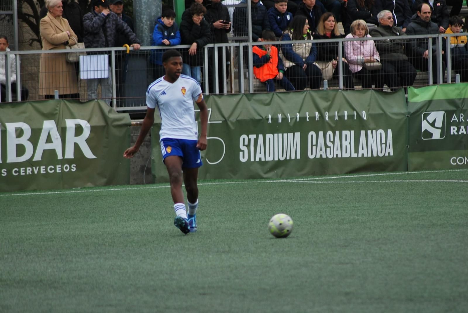 En imágenes | Ale Gomes protagoniza su propio reportaje: "Se lo ha currado mucho, es un loco del fútbol"