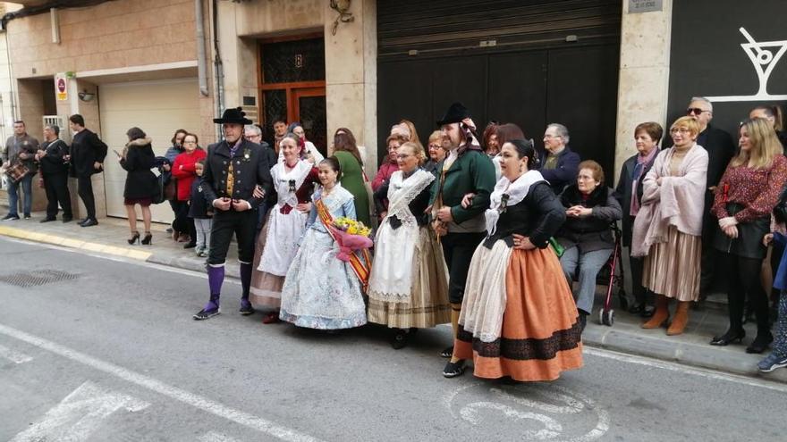 La JLF de Paiporta regala un pasodoble a todas sus falleras mayores