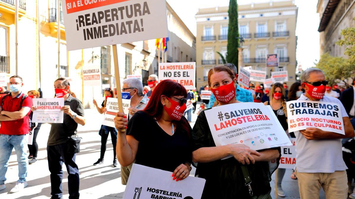 Protesta de miembros del ocio nocturno ante el Palau, en una imagen reciente.