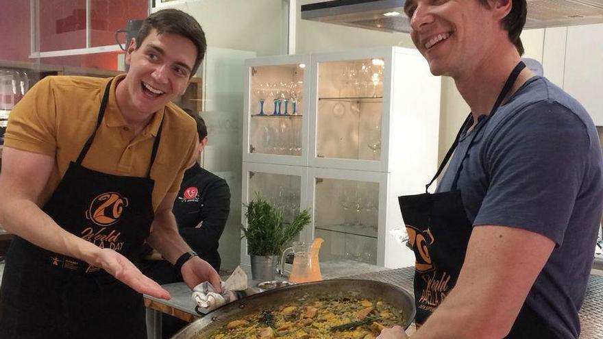 Los gemelos de Harry Potter aprenden a cocinar una paella
