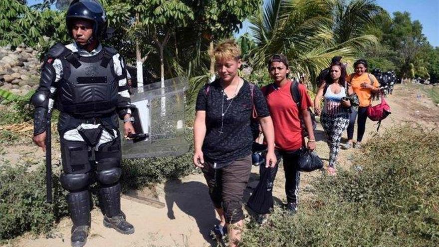 México retorna a Honduras a 219 integrantes de la caravana migrante